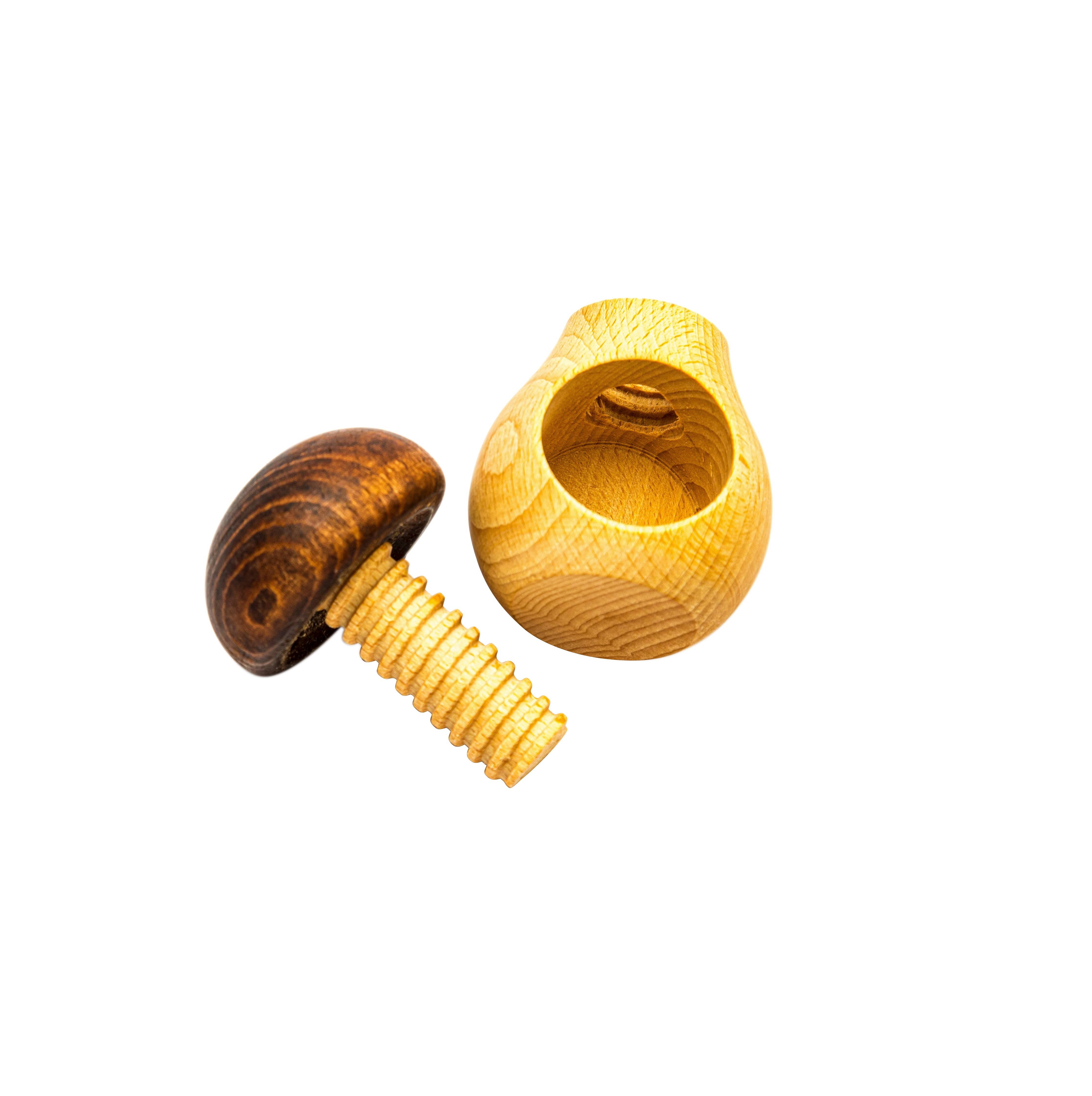 Neustanlo | Nussknacker | Pilz Design in Braun | massives Buchenholz | Schraubgewinde | klassischer Charme | ideal für Walnüsse und Haselnüsse