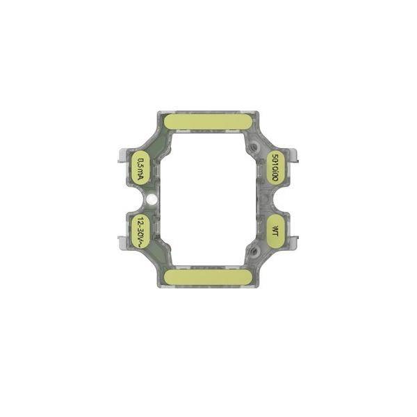 Eine kleine LED-Komponente mit vier gelben Lichtern, die auf einem silbernen Rahmen ausgerichtet sind und mit technischen Spezifikationen wie '0,5A' und '50.000 VF' gekennzeichnet sind.