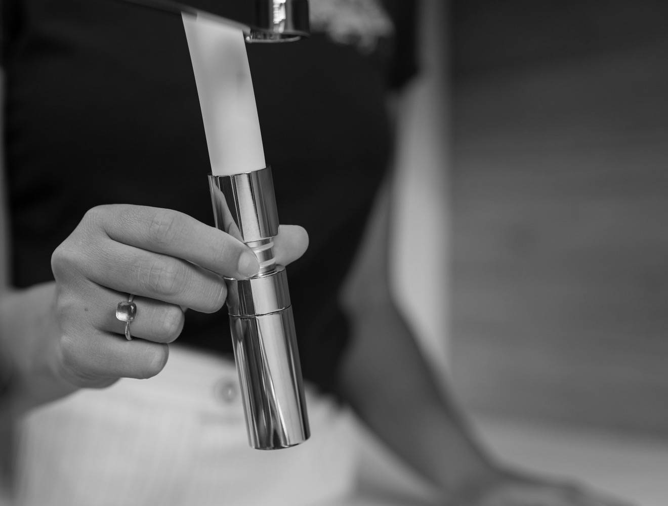 3 Wege Wasserhahn Küchenarmatur, Edelstahl Massiv mit 360° schwenkbarem Auslauf, abnehmbare 2 strahl Handbrause, PVD Schwarz Matt