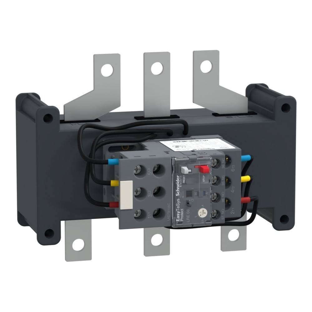 Eine graue Elektrokomponente mit mehreren Metallverbindern und farbigen Kabeln, die auf einer schwarzen Basis montiert ist, höchstwahrscheinlich ein Transformator.