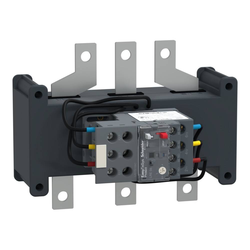 Elektrisches Relais mit einem schwarzen rechteckigen Gehäuse, mehreren Metallkontakten und farbigen Leitern zum Anschluss elektrischer Schaltkreise.