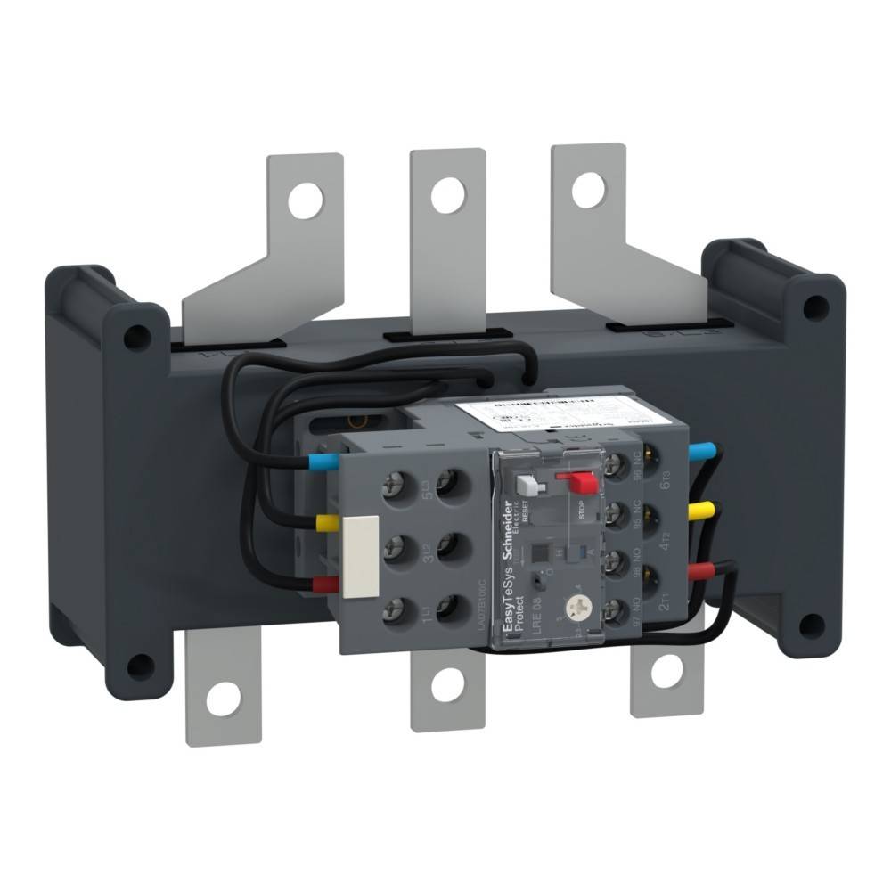 Ein elektrischer Schütz mit mehreren Anschlüssen und beschrifteten Leitungen, in einem Metallrahmen eingebaut.
