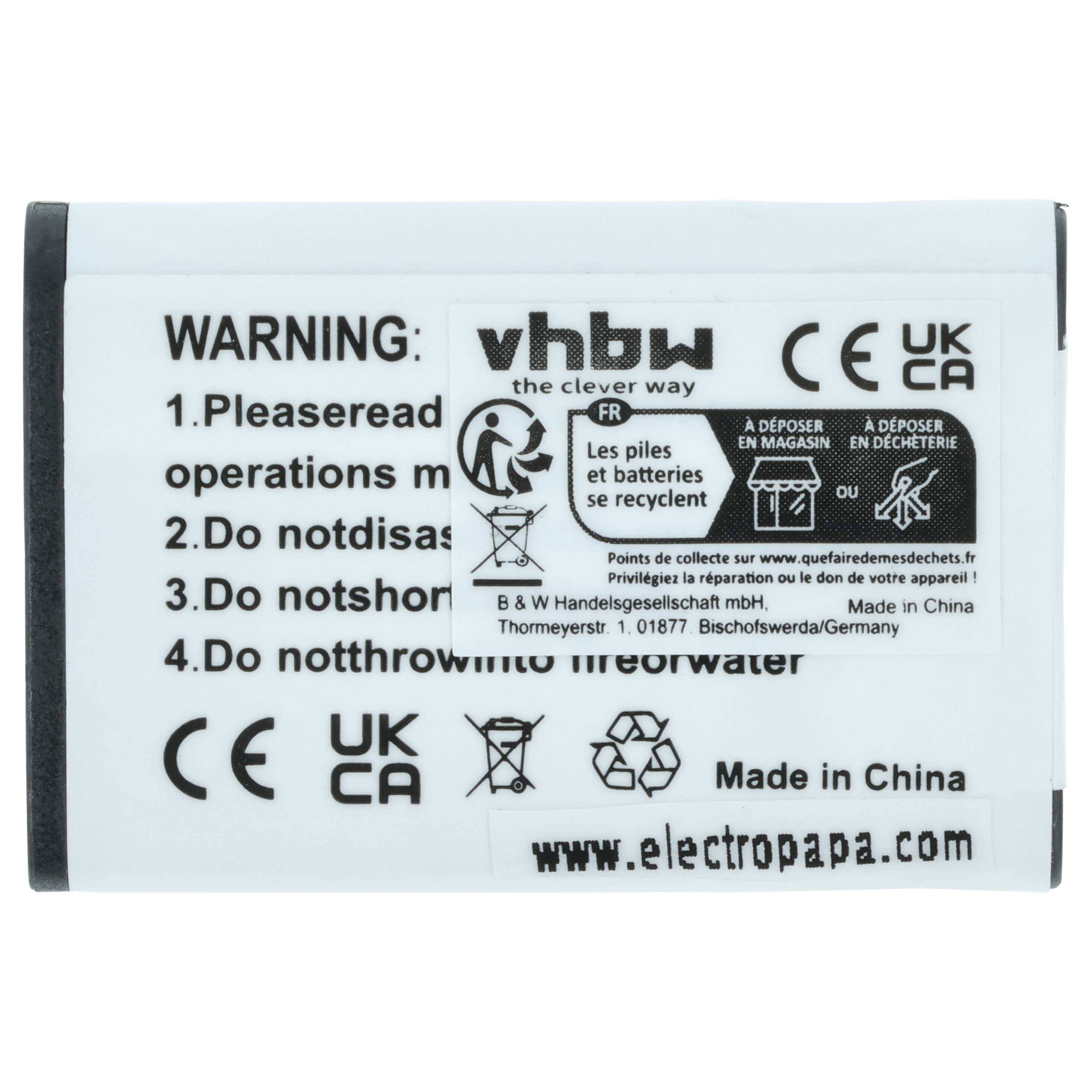 Eine Batterie mit Sicherheitswarnungen in mehreren Sprachen, einschließlich Englisch. Zeigt Konformität mit UKCA-Zertifizierungen. Hergestellt in China.