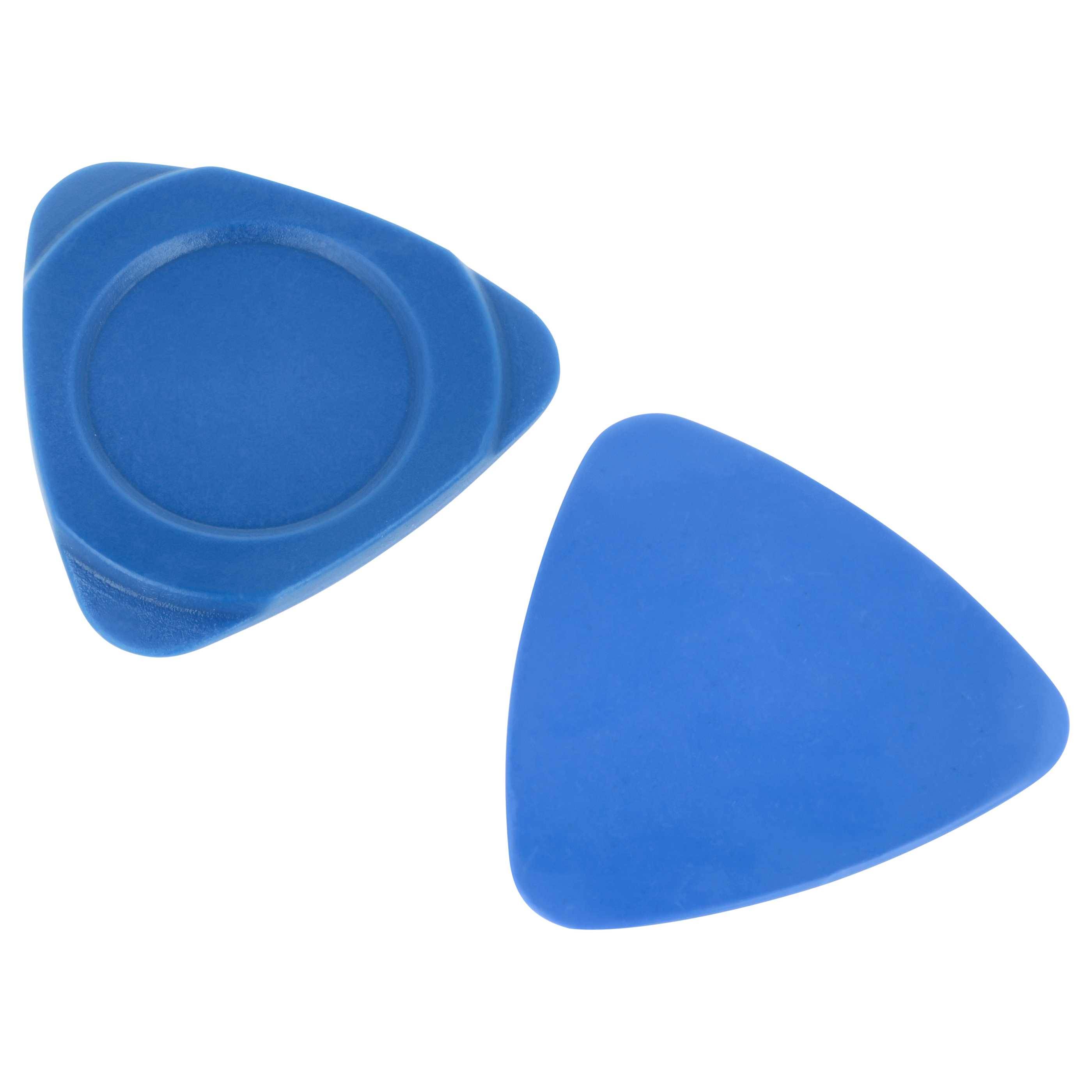 Zwei blaue Plektren aus Kunststoff, von dreieckiger Form, auf einem weißen Hintergrund. Ein Plektrum hat eine strukturierte Griffoberfläche, das andere ist glatt.
