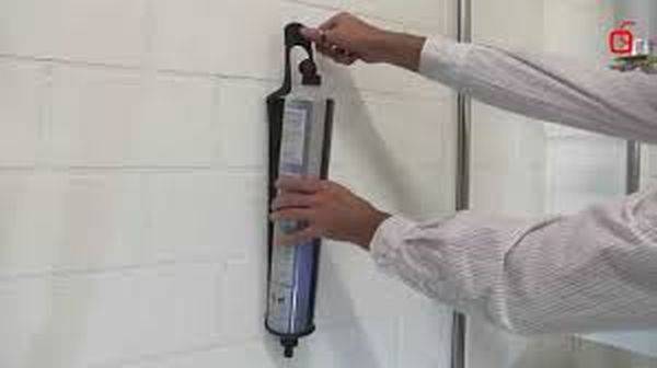 Elysator 300 micro DS - Vollentsalzungspatrone mit Wandhalter & Füllschlauch Purotap mit Farbumschlag