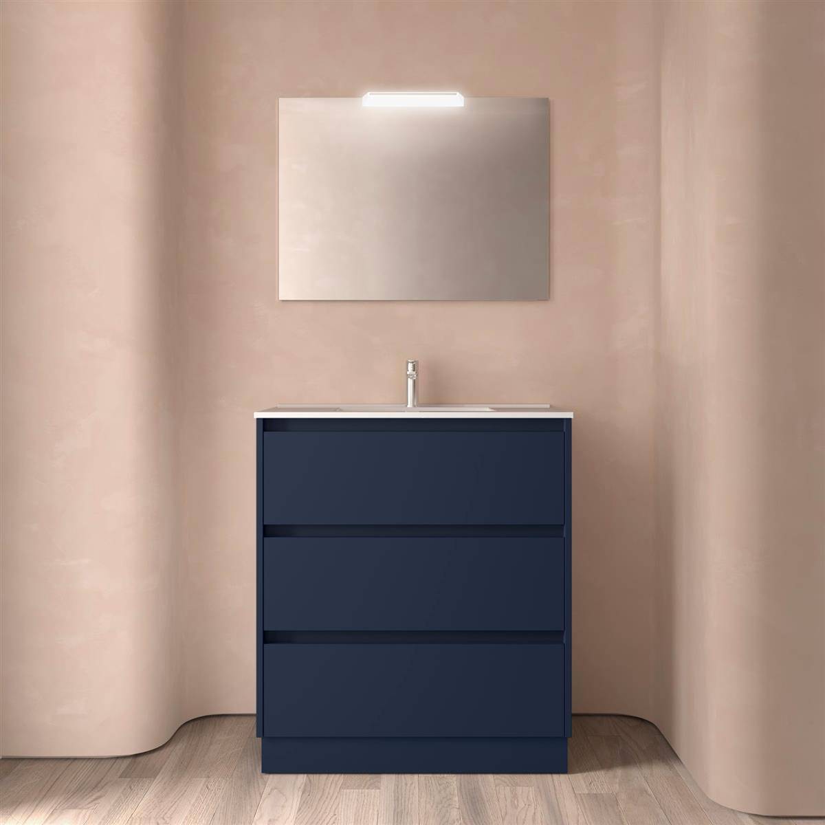 Modernes Badezimmer-Waschtischset mit Waschbecken und Spiegel an beigen Wänden und Holzboden.