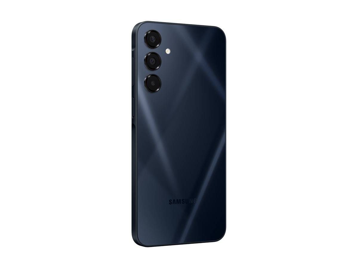 Rückansicht eines dunkelblau gefärbten Samsung-Smartphones mit drei vertikal angeordneten Rückkameras und einem Blitz auf weißem Hintergrund.