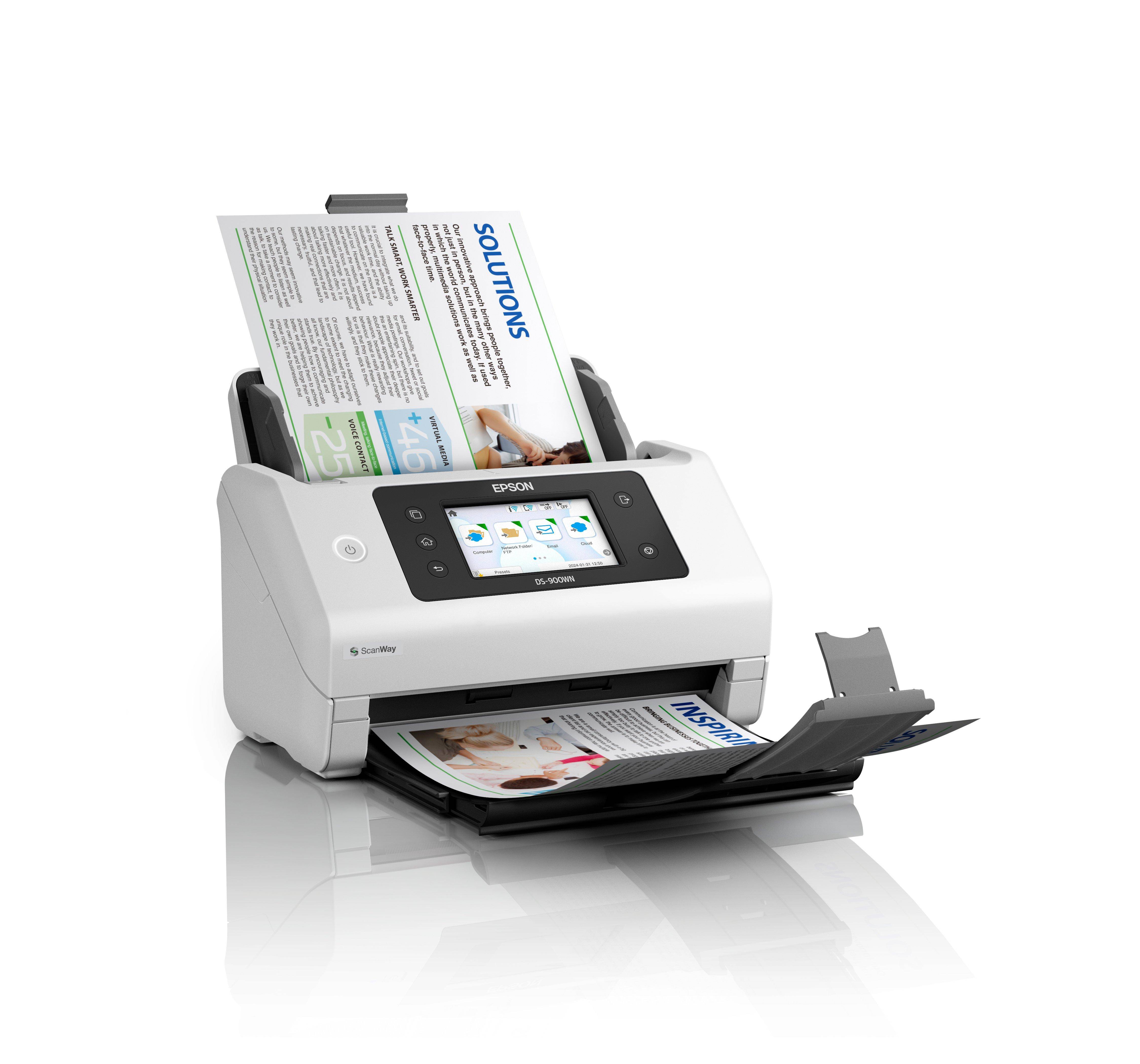 Epson-Dokumentenscanner führt eine Broschüre zu, wobei das vordere Ausgabefach auf weißem Hintergrund ausgefahren ist.