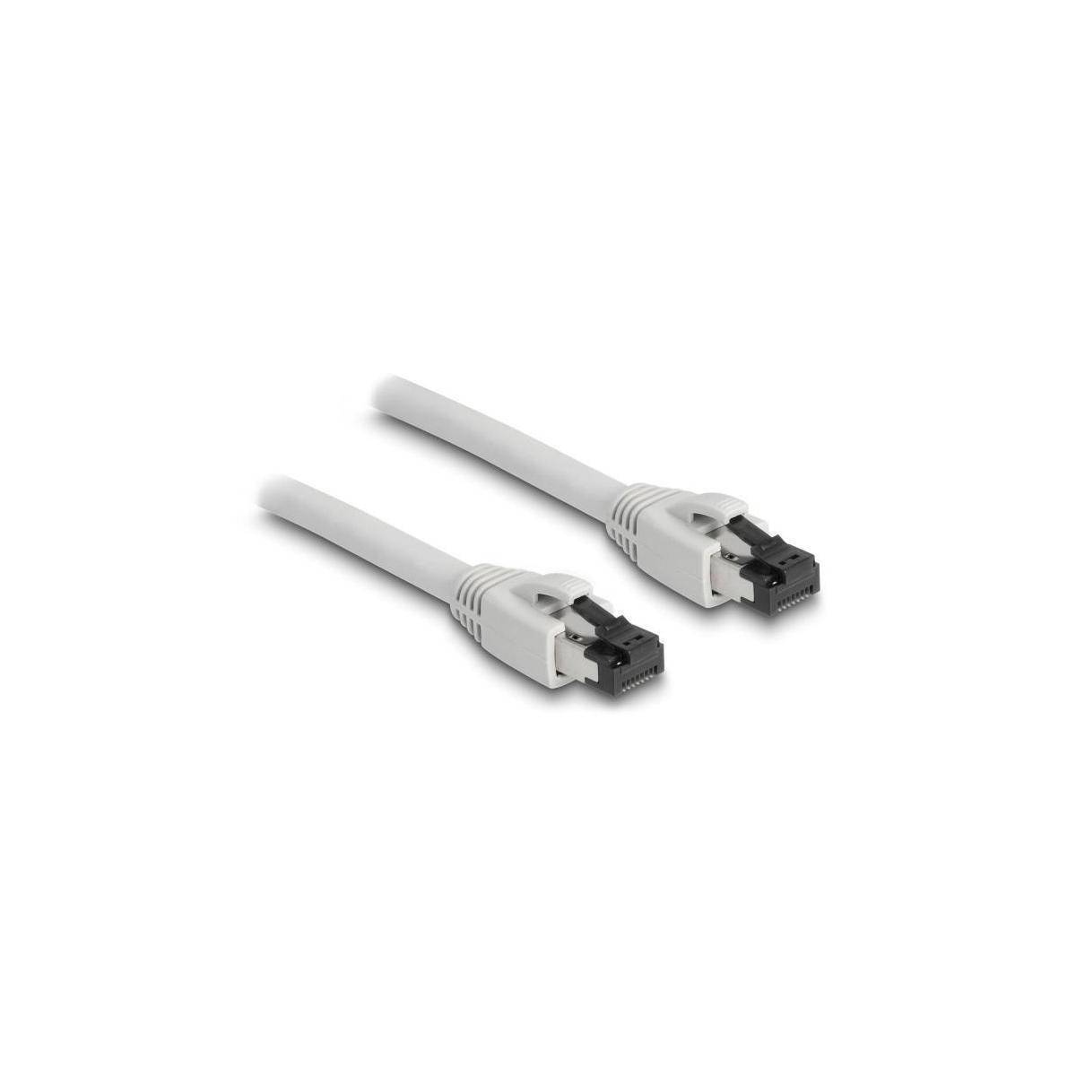 Zwei weiße FireWire-Kabel mit Steckern, die in entgegengesetzte Richtungen zeigen.