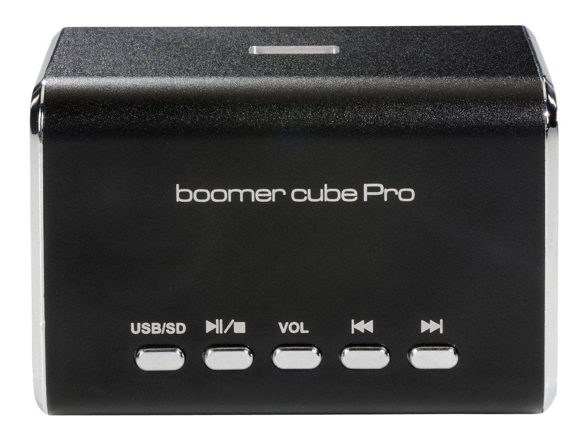 Schwarzer Boomer Cube Pro tragbarer Lautsprecher mit USB/SD, Wiedergabe/Pause-, Lautstärke- und Titelssprung-Tasten auf der Vorderseite.