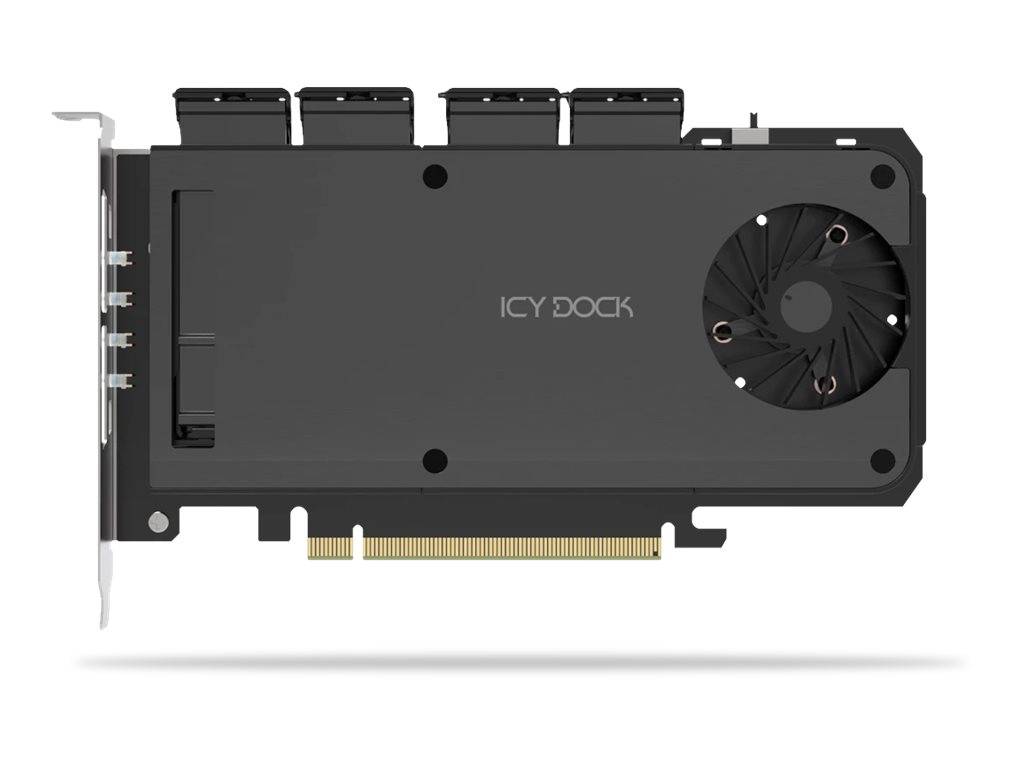 Schwarze ICY DOCK PCIe-Erweiterungskarte mit vier Laufwerkschächten und integriertem Kühlventilator, dargestellt auf weißem Hintergrund.
