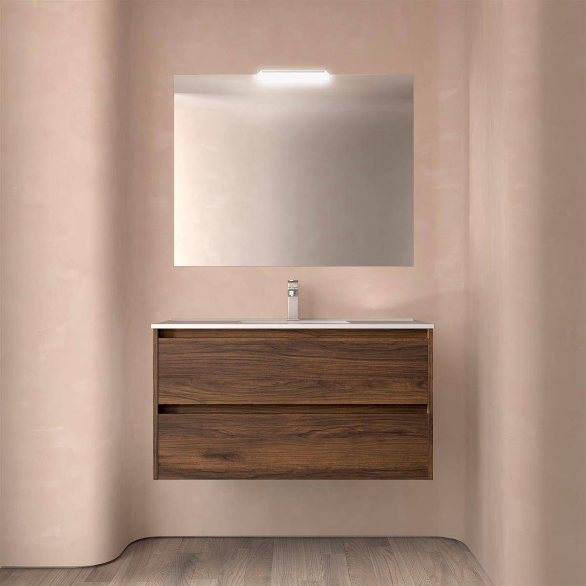 Modernes Badezimmerwaschtisch mit Holzschrank, rechteckigem Spiegel und wandmontiertem Waschbecken in einer beigen Nische.