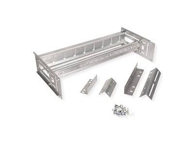 Metallklammersatz mit verschiedenen Komponenten und Schrauben zum Zusammenbau einer TV-Wandhalterung.