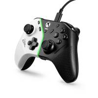 Xbox-ähnlicher kabelgebundener Gaming-Controller mit schwarzweißem Splitdesign, zwei analogen Sticks, D-Pad und Tastern auf weißem Hintergrund.