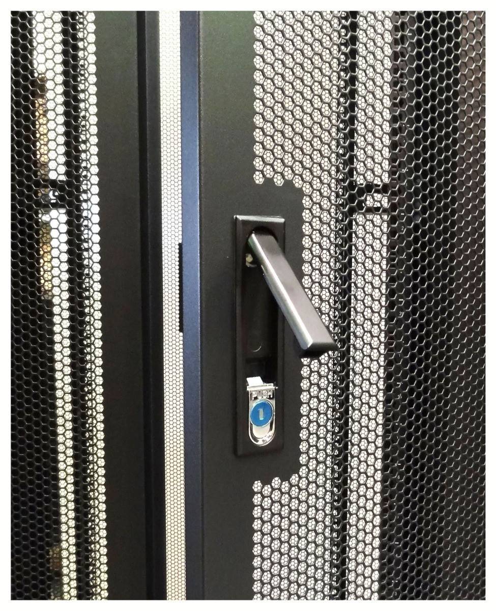 DSIT Danicom - 47 HE 19” Serverschrank, mit perforierter Doppelflügeltüren vorne und hinten (BxTxH) 600 x 800 x 2200mm