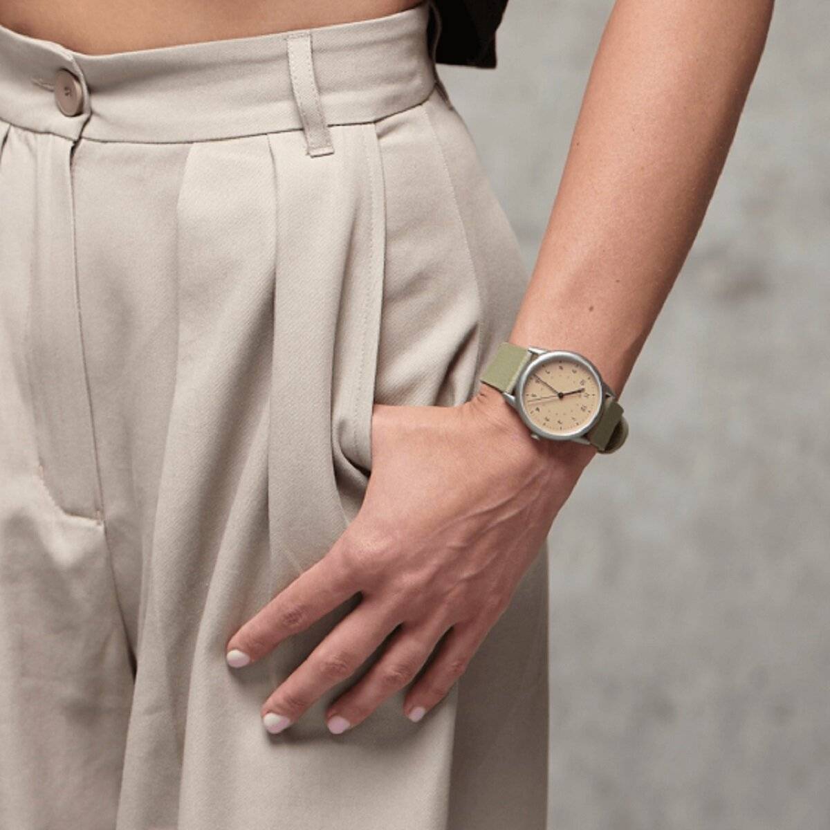 Elegante Automatik Uhr Analog mit Miyota 9015 Werk veganem Armband und 42h Gangreserve Wüstensand