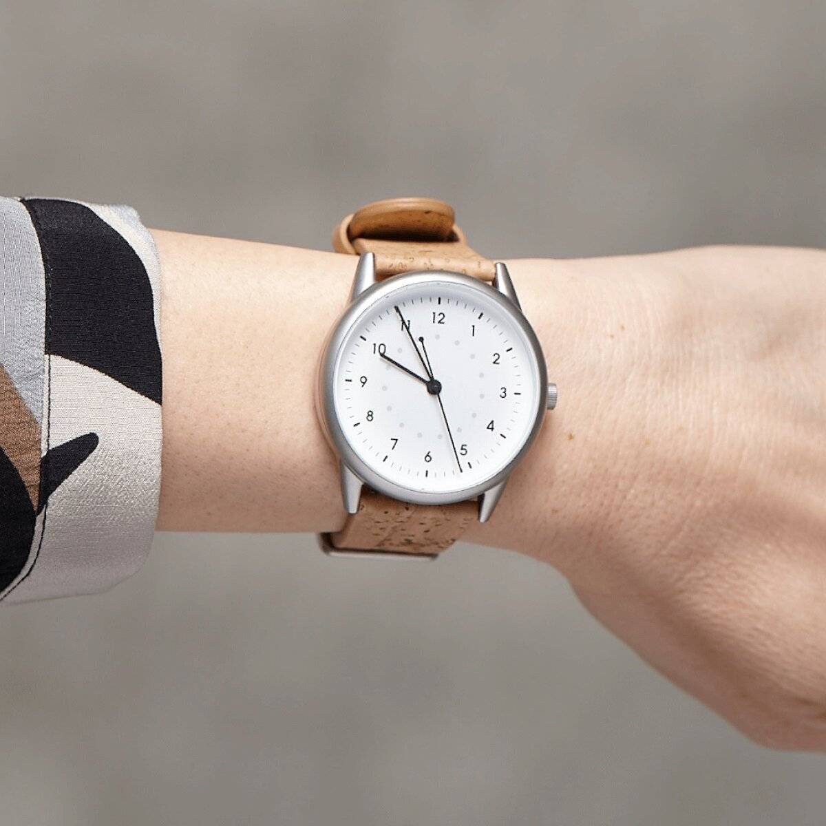 Elegante Automatik Uhr Analog mit Miyota 9015 Werk veganem Armband und 42h Gangreserve Weißer Kork