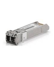 Kleines Silber-Glasfaser-Transceiver-Modul mit dualen vorderen Anschlüssen, gezeigt auf weißem Hintergrund.