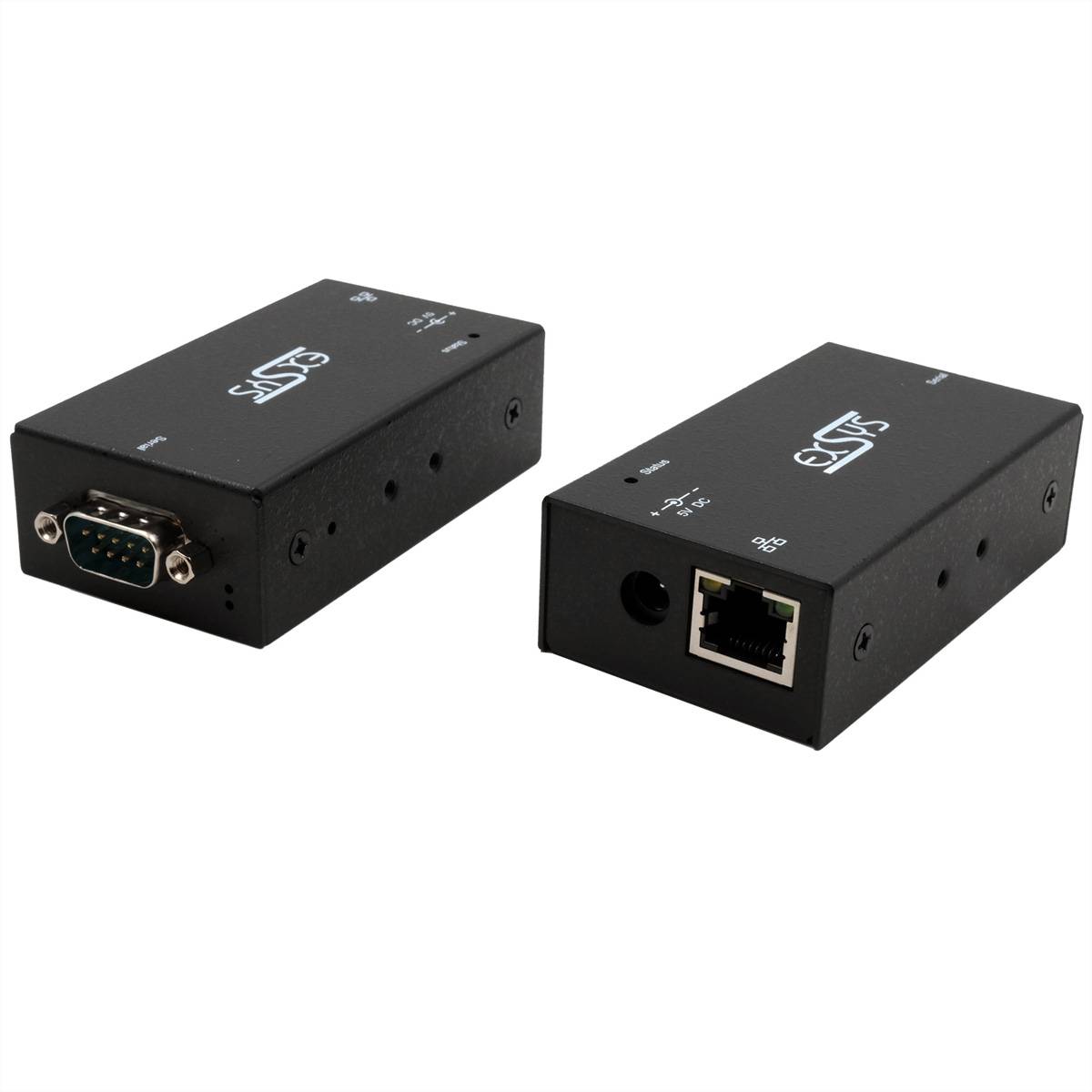 Zwei schwarze kompakte Schnittstellenboxen auf weißem Hintergrund, eine mit einem seriellen Anschluss und die andere mit einem Ethernet-Anschluss und einer Audiobuchse.