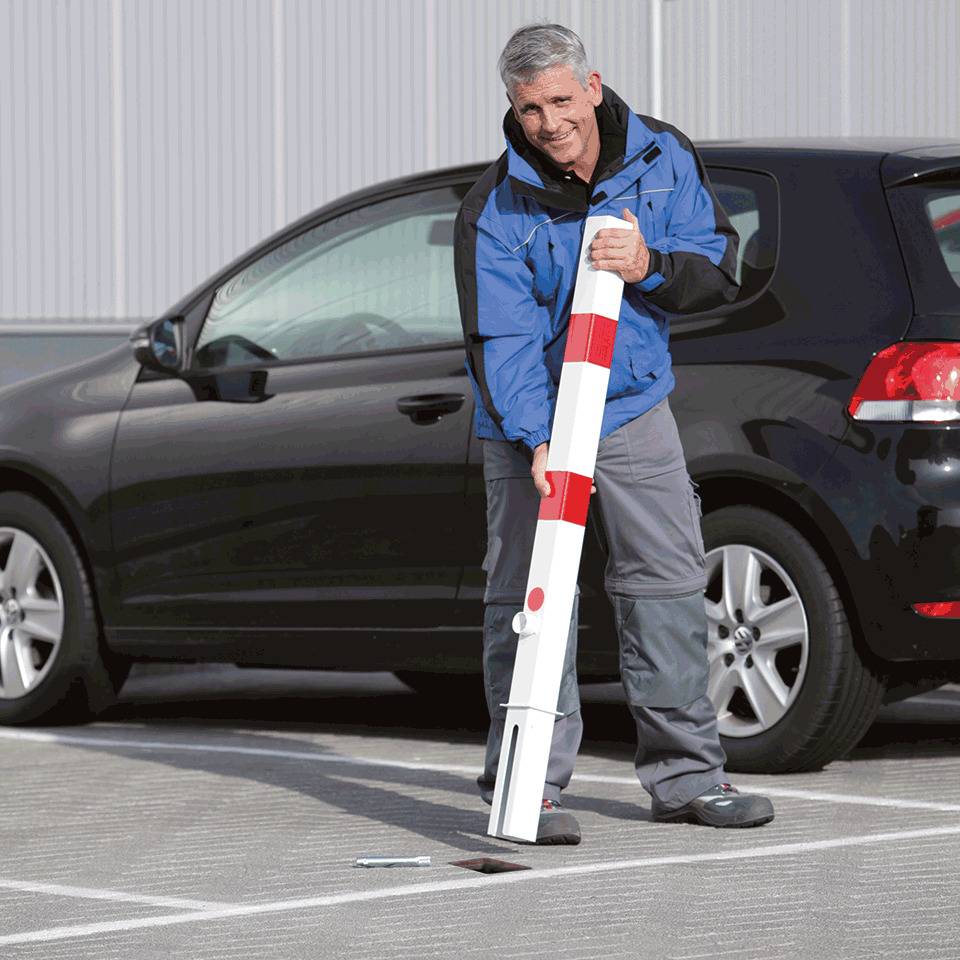 K.57 Absperrpfosten Wien m. Bodenhülse,zum Einbetonieren,m. 2 Kettenösen,70x70mm