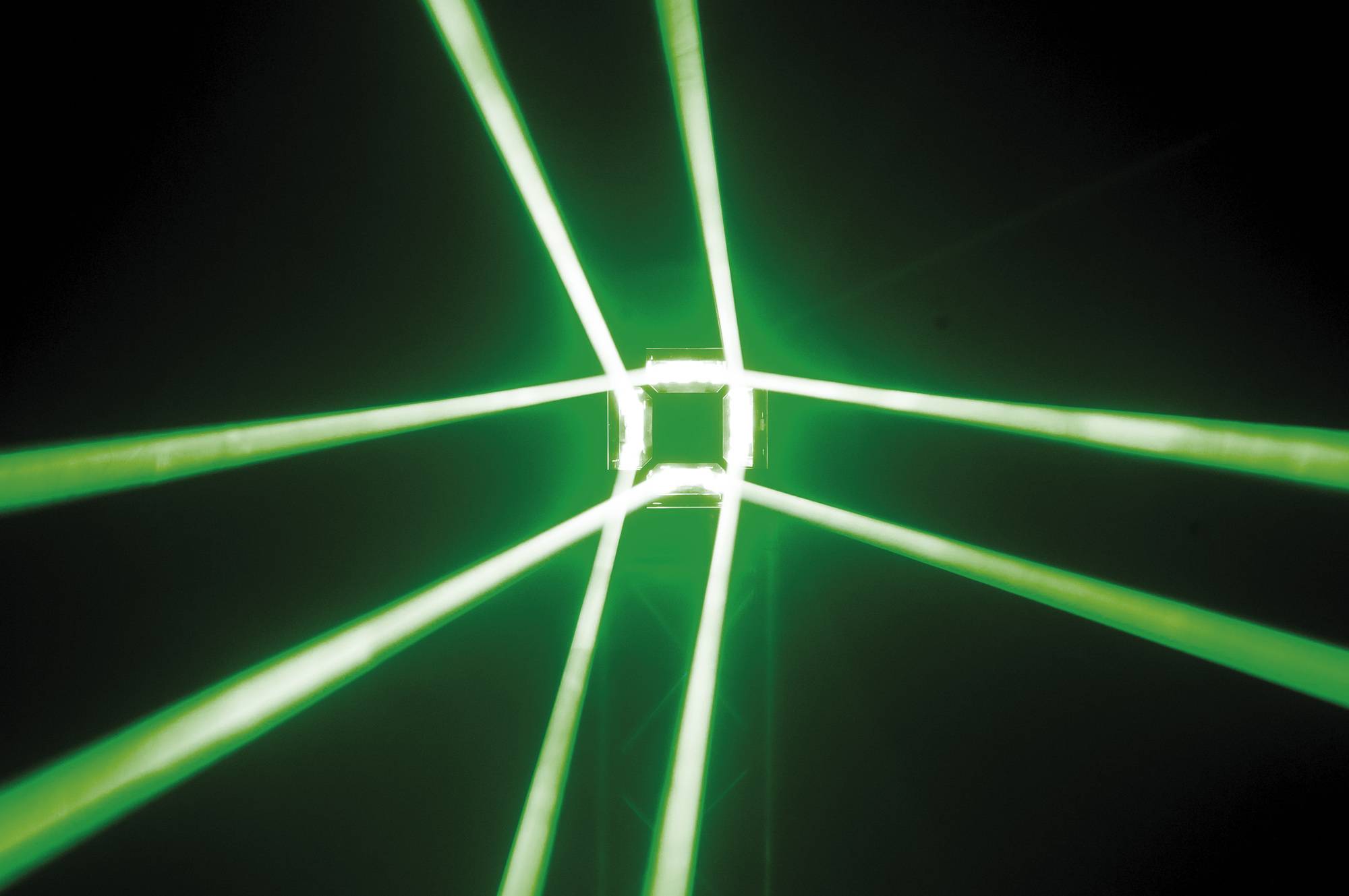 Showtec Airstrike 5R Vierfach-Strahler