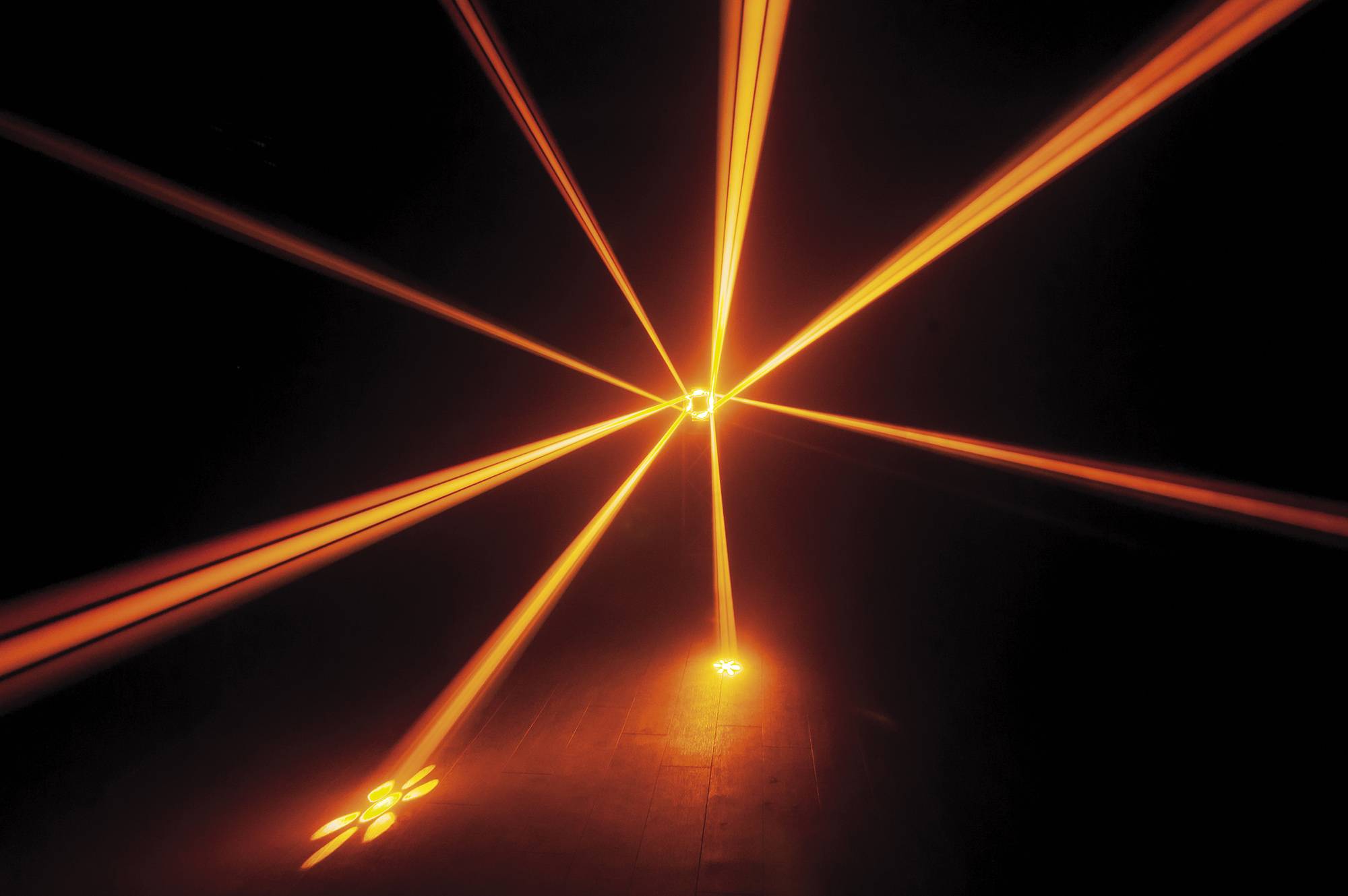 Showtec Airstrike 5R Vierfach-Strahler