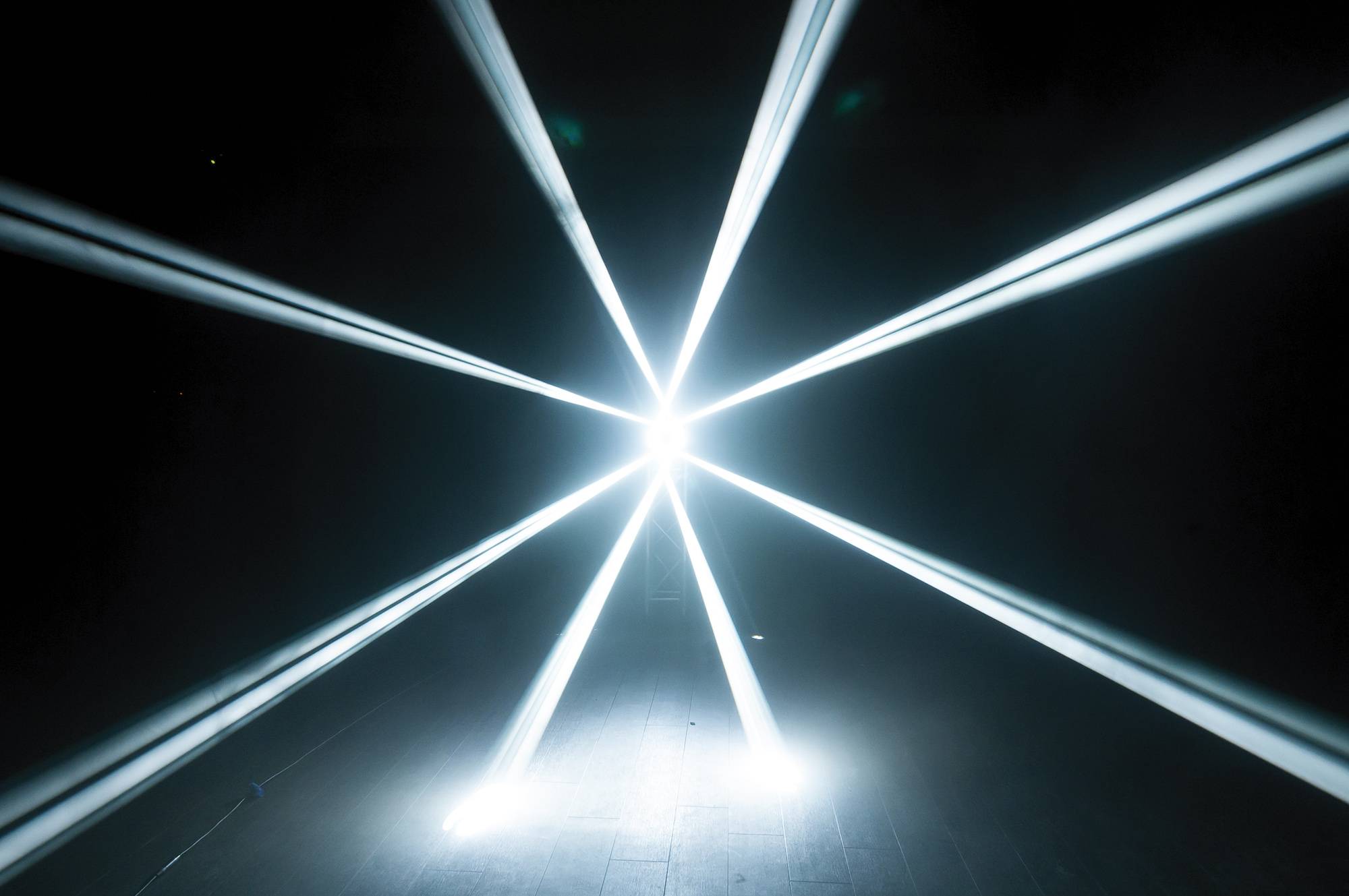 Showtec Airstrike 5R Vierfach-Strahler