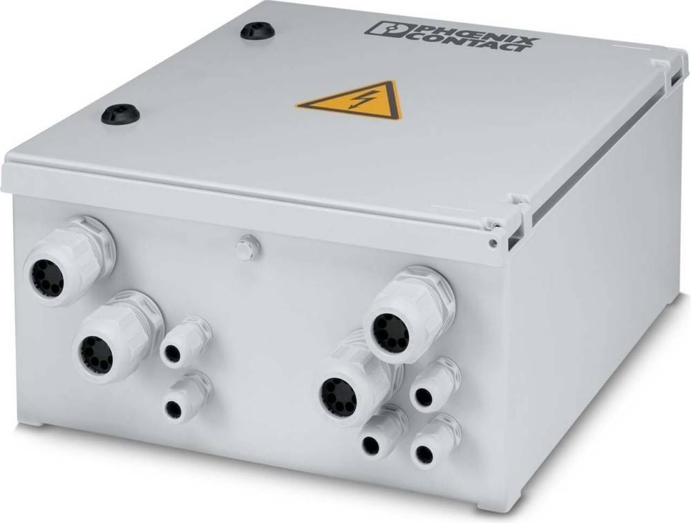 Graue elektrische Verteilerdose mit mehreren Kabelverschraubungen und einem gelben Warnzeichen auf der Oberseite. Gekennzeichnet mit 'Phoenix Contact'.