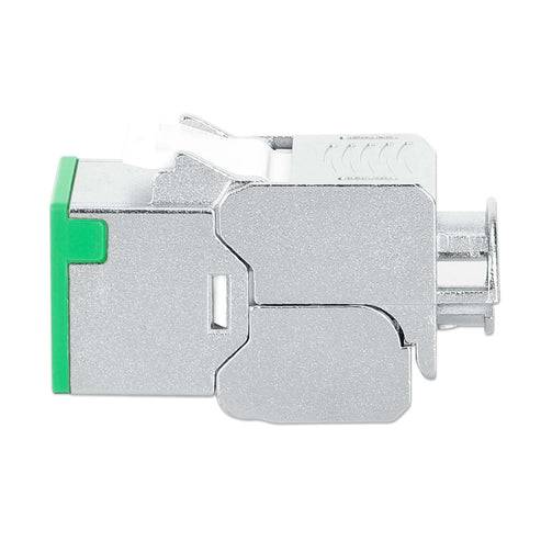 Nahaufnahme eines Metall-Ethernet-Steckers, Seitenansicht auf weißem Hintergrund.