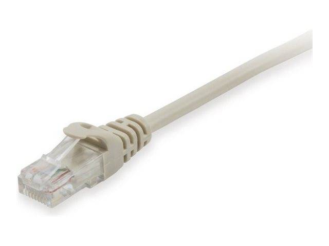 Nahaufnahme eines weißen Ethernet-Kabels mit einem RJ45-Steckerverbinder auf neutralem Hintergrund.