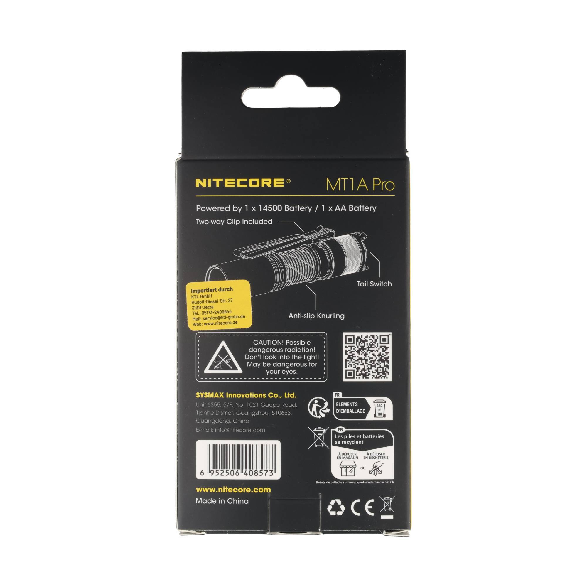 Nitecore MT1A Pro Taschenlampen-Box, zeigt ein Diagramm der Lampe und Text, der anmerkt, dass sie von 1x 14500 oder 1x AA-Batterie betrieben wird, mit Warnhinweisen und Barcode.