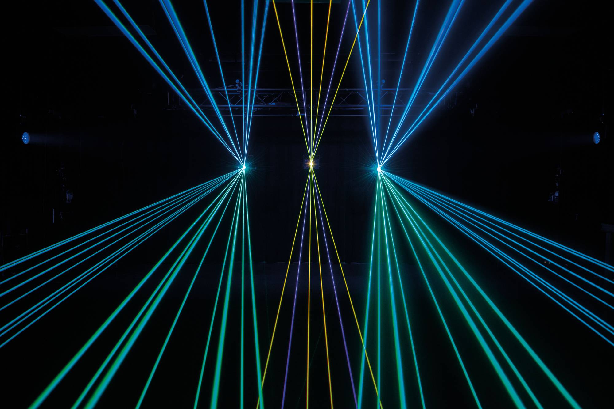 Showtec Solaris 3.0 High-Power RGB-Laser mit ILDA-Steuerung