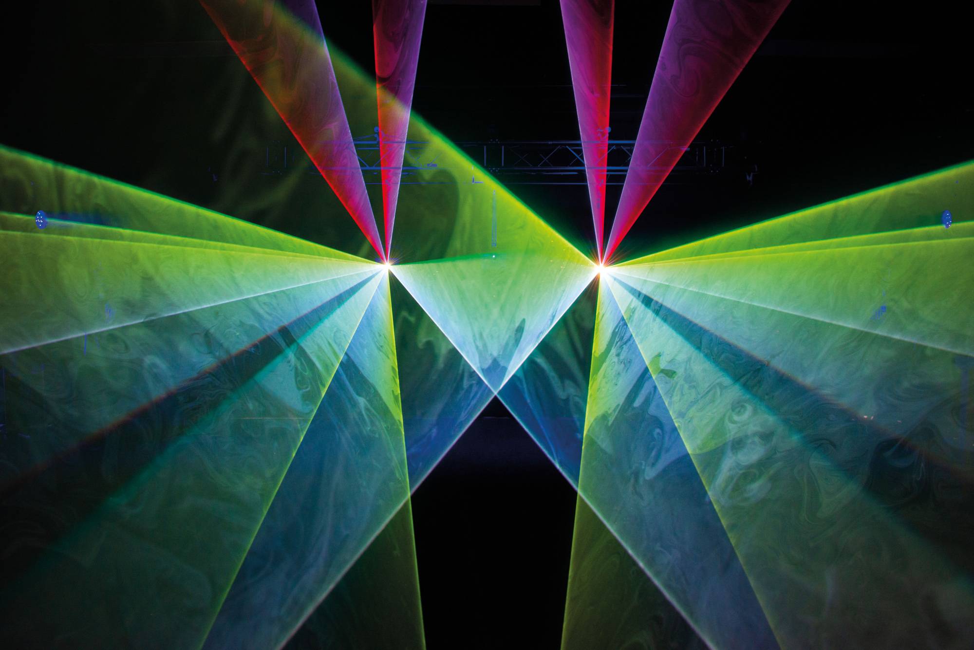 Showtec Solaris 11.0 High-Power RGB-Laser mit Pangolin FB4
