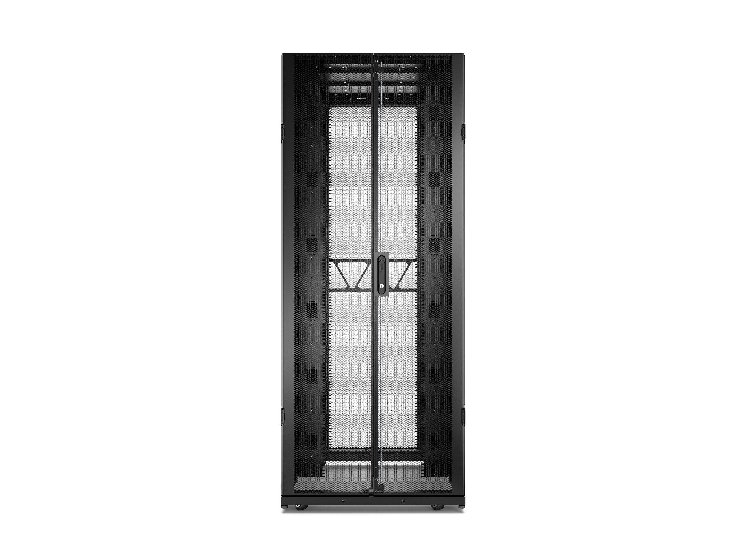 Frontansicht eines hohen schwarzen Server-Rack-Schranks mit perforierten Doppeltüren und einem zentralen Griff, dargestellt vor weißem Hintergrund.
