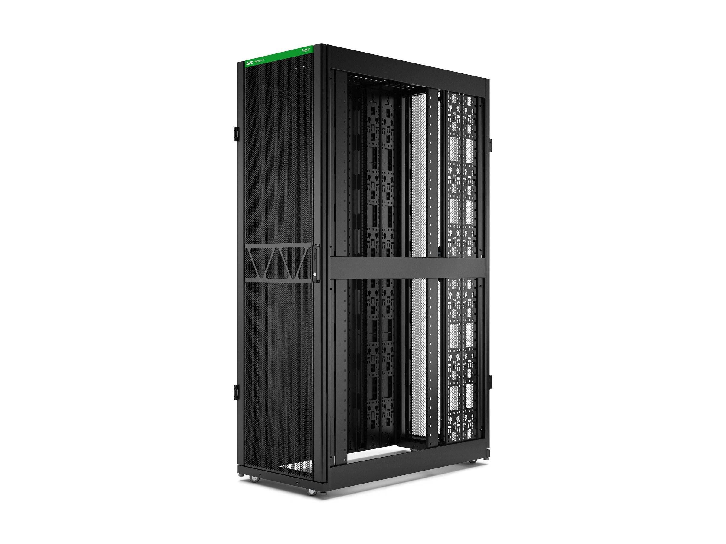 Schwarzer Server-Rack-Schrank mit Glastür an der Vorderseite offen, mit leeren Ausrüstungsschienen und Belüftungspanelen.