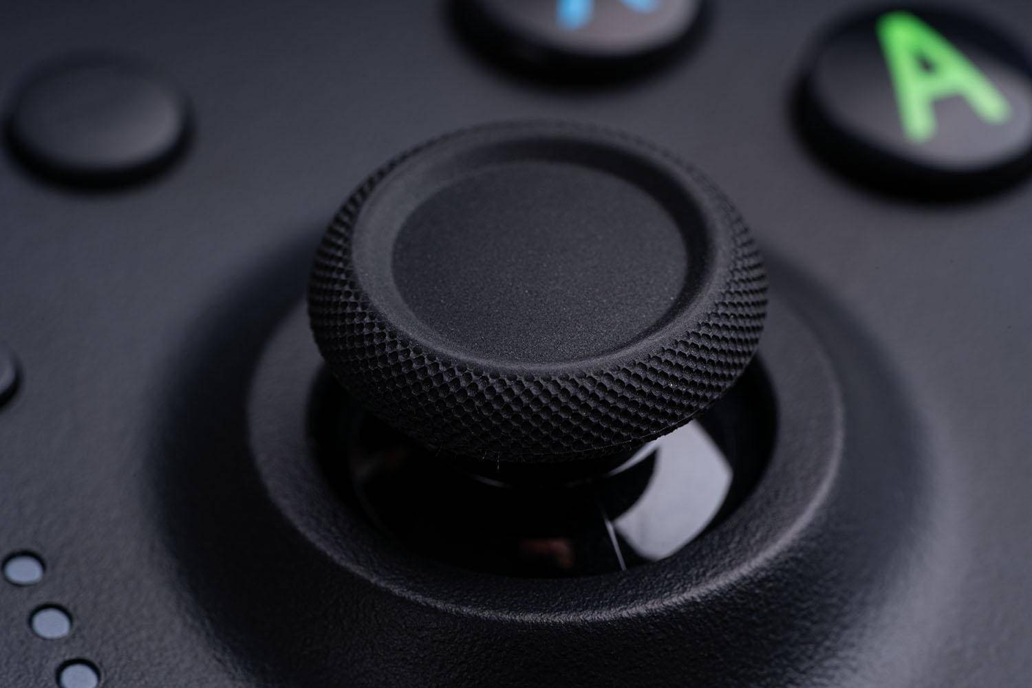 8BitDo Ultimate Wired Controller für Xbox, Hall ED Anti-Stick-Drift, Bluetooth / USB-C, schwarz