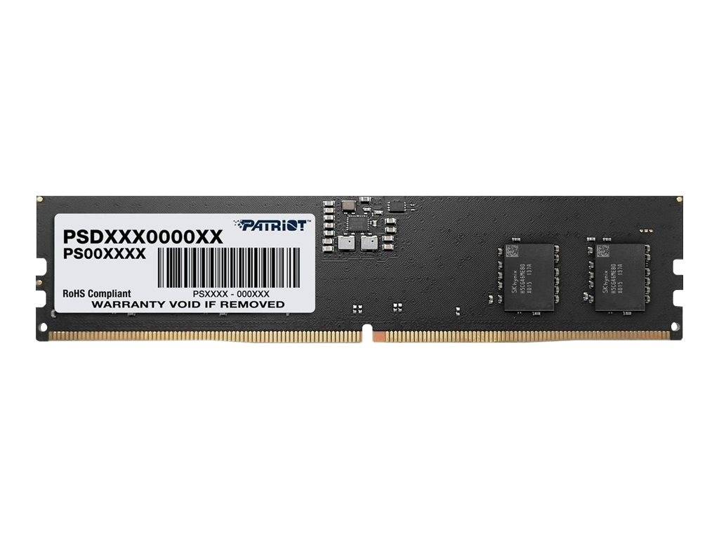 Ein Patriot Desktop-RAM-Speichermodul mit Etikett, Barcode und vergoldeter Steckerleiste auf weißem Hintergrund.