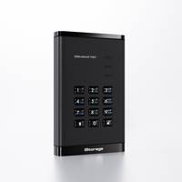 Ein tragbarer externer Festplattenspeicher mit numerischer Tastatur an der Vorderseite, der zur sicheren Datenspeicherung verwendet wird. Das Gerät ist schwarz und verfügt über ein schlankes Design.