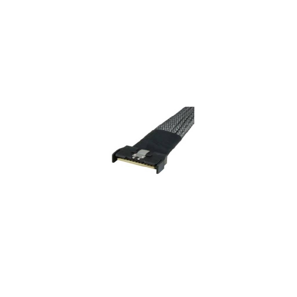 Nahaufnahme eines schwarzen geflochtenen Kabelsteckers mit einem rechteckigen Stecker auf einem einfachen weißen Hintergrund.