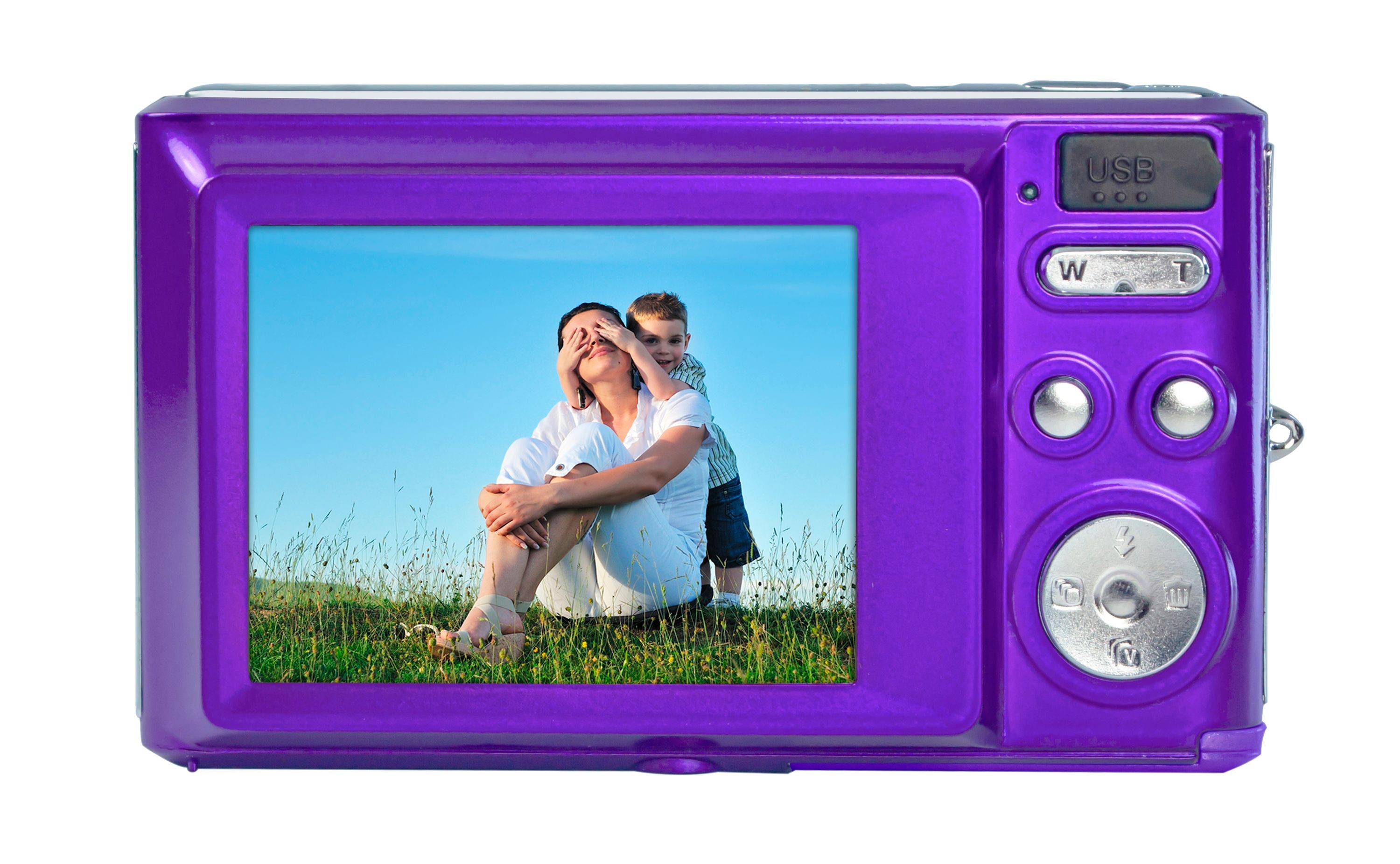 Violette Digitalkamera mit einem Bildschirm, auf dem eine Frau sitzt, die im Gras sitzt, während ein Kind sie von hinten umarmt, unter einem blauen Himmel.