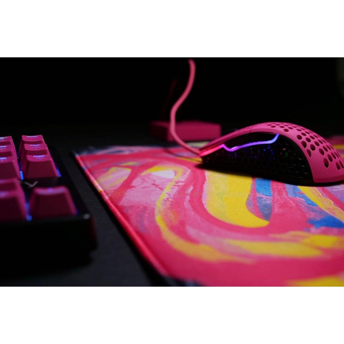 Cherry Xtrfy GP4 (460 x 400 x 4 mm) Großes Gaming Mousepad aus Stoff – mit Design-Print Street Pink Edition