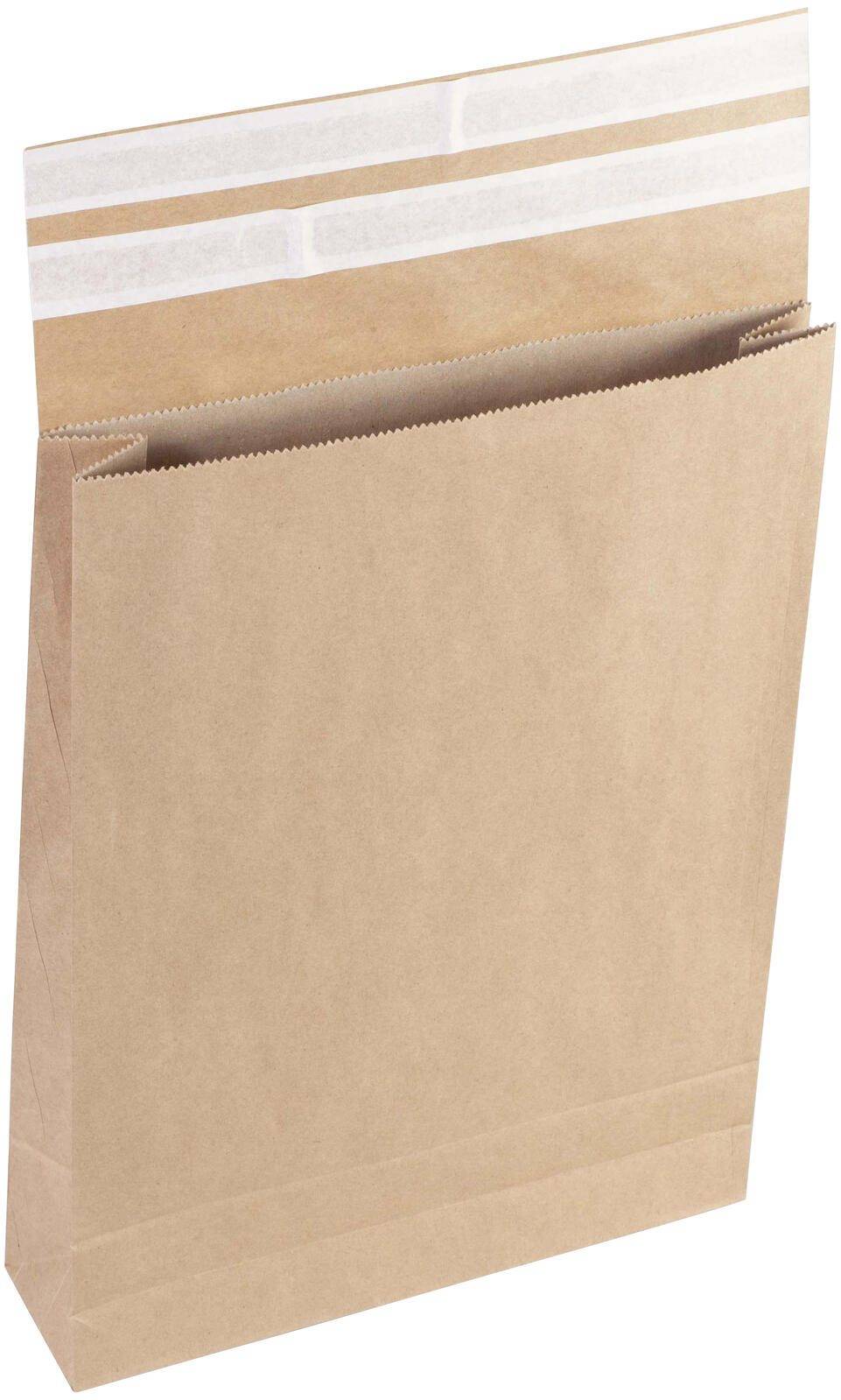 Braune Papiereinkaufstüte mit umgeschlagenem Oberteil und weiß-beige gestreiftem Seidenpapier, das herausschaut