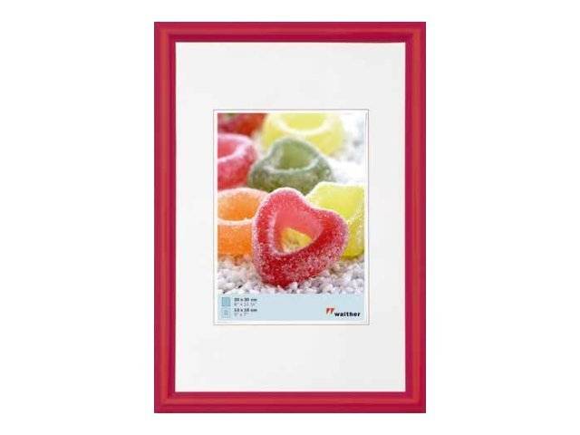 Roter Bilderrahmen mit einem zentrierten Foto von bunten, fruchtförmigen Gummibonbons auf einer weißen Passepartout.