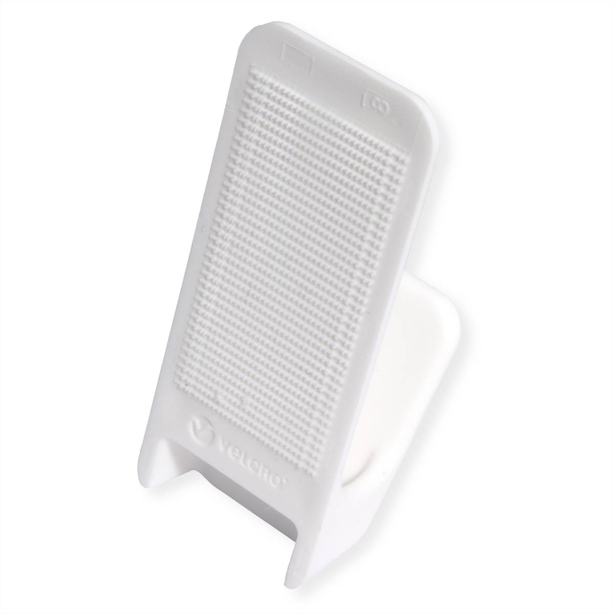 Ein weißer Velcro-Tablet-Ständer mit strukturierter Oberfläche, der dazu entwickelt wurde, Geräte sicher in einem Winkel auf einer flachen Oberfläche zu halten.