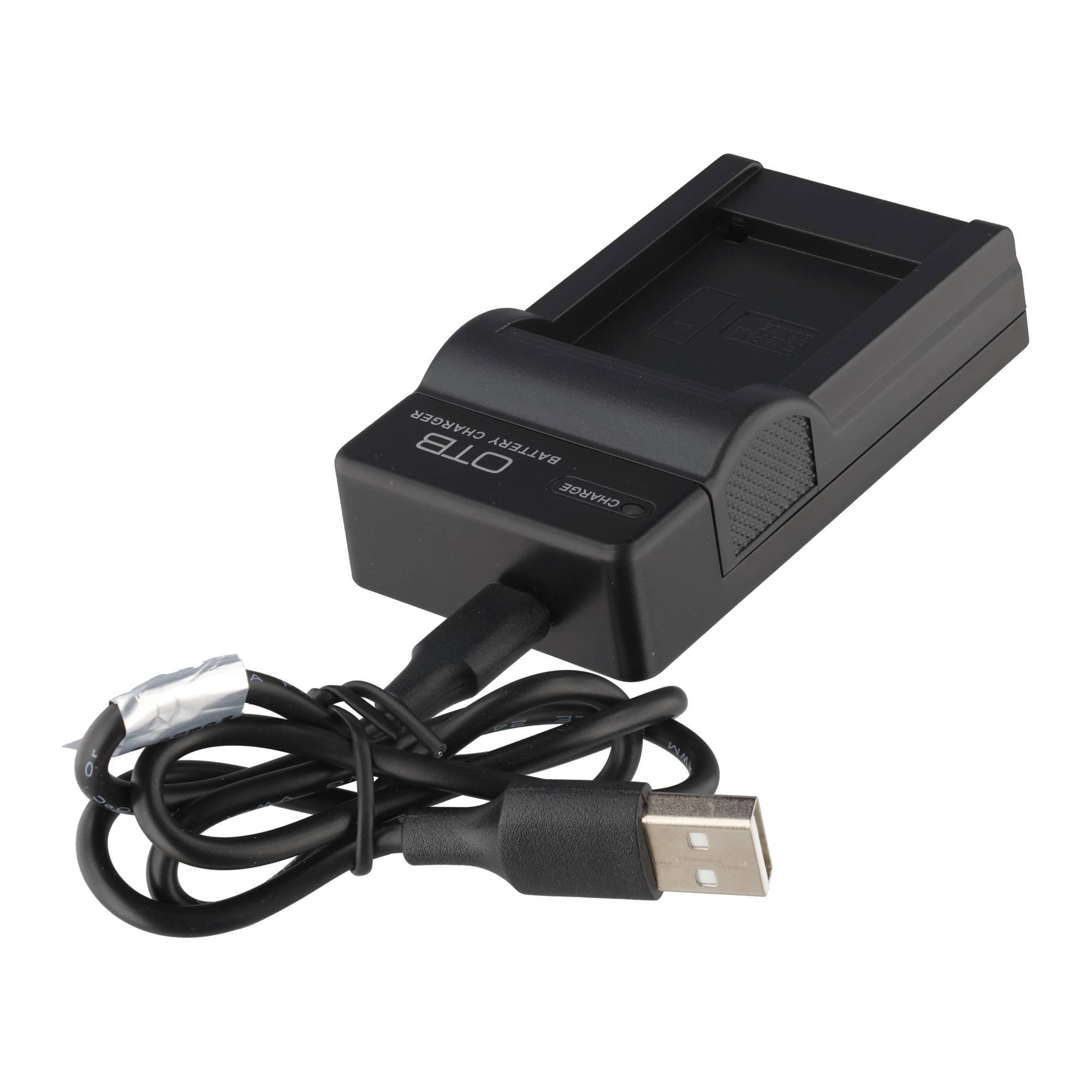 USB-Batterieladegerät mit angebundenem Kabel und Stecker, auf weißem Hintergrund dargestellt.
