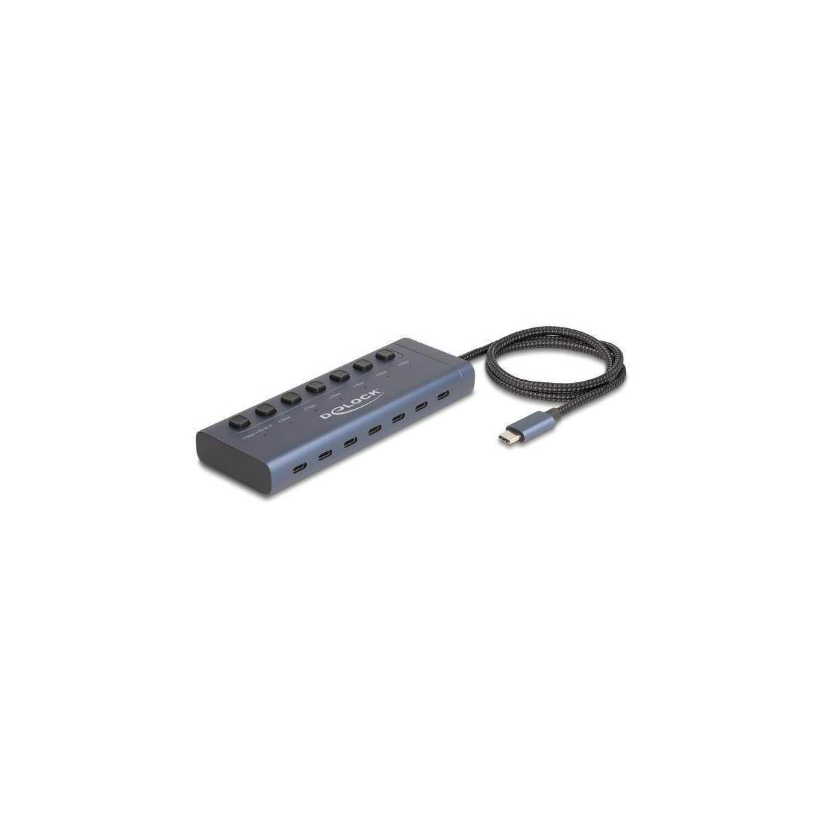 USB-C-Hub mit mehreren Anschlüssen und einem geflochtenen USB-C-Kabel, gezeigt auf weißem Hintergrund.
