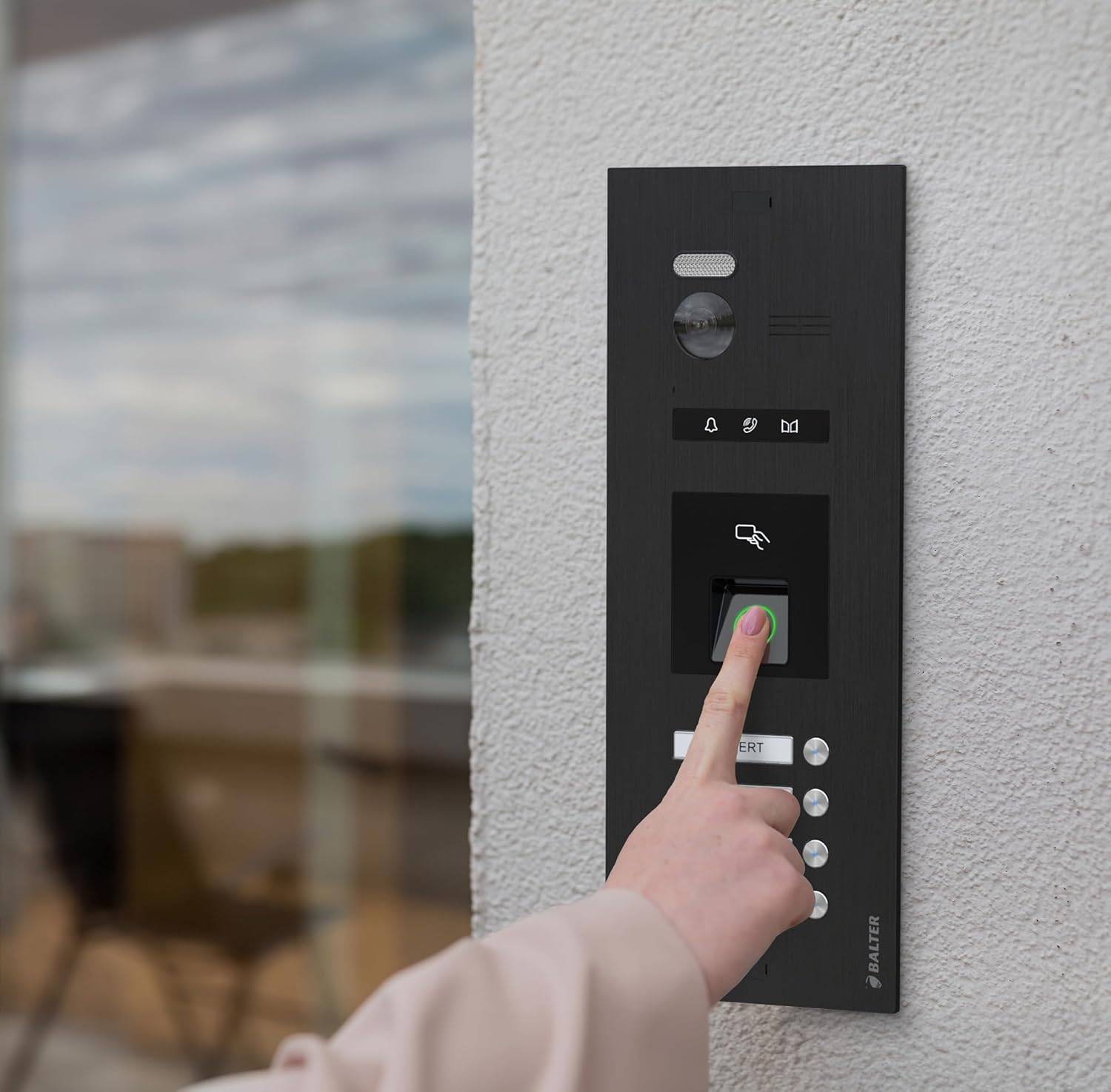 Balter EVO-HD Video Türsprechanlage mit Fingerprint, Video Türklingel, 4 Familienhaus, 3X 7 Zoll Monitore, Türklingel mit Kamera Full HD, 2 Draht