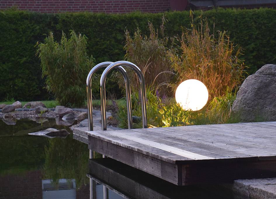 ChiliTec 22313 Garten Kugelleuchte Erdspieß "CT-GL20cm" IP44, 230V, 1,5m Kabel, E27 Fassung