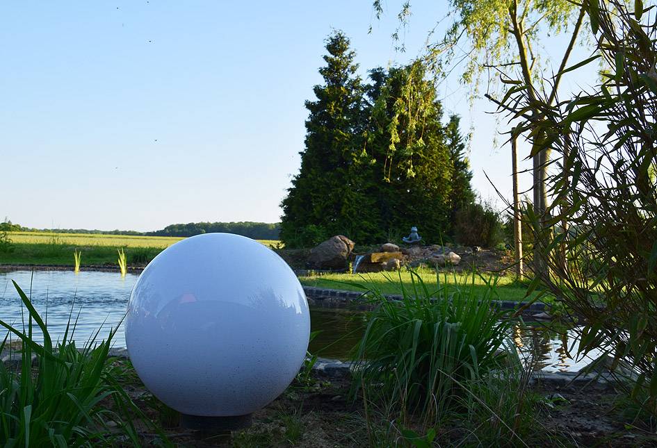 ChiliTec 22314 Garten Kugelleuchte Erdspieß "CT-GL30cm" IP44, 230V, 1,5m Kabel, E27 Fassung