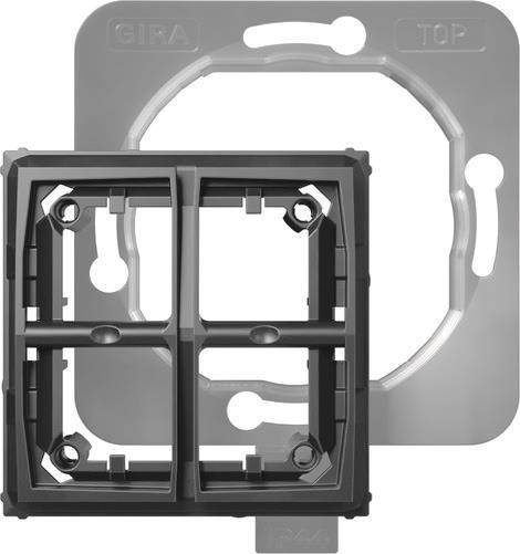 Ein quadratischer, grauer Kunststoff-Montagrahmen mit mehreren runden und rechteckigen Aussparungen, entworfen für elektrische Schalter oder Steckdosen.